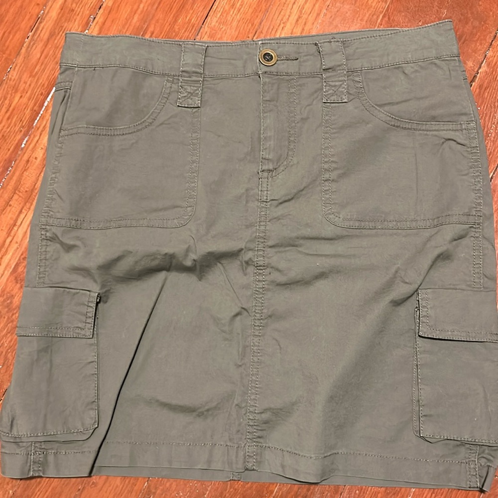 Dressbarn army green skirt size 8